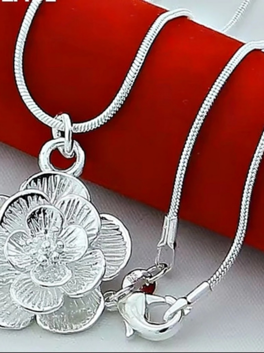Flower Pendant Necklace in Silver Like New